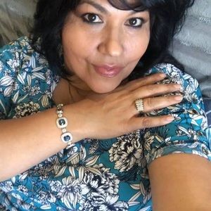 Meet your Posher, Esperanza